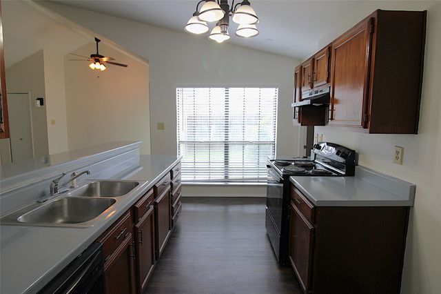 407 Pogue Street, Cedar Hill, TX 75104