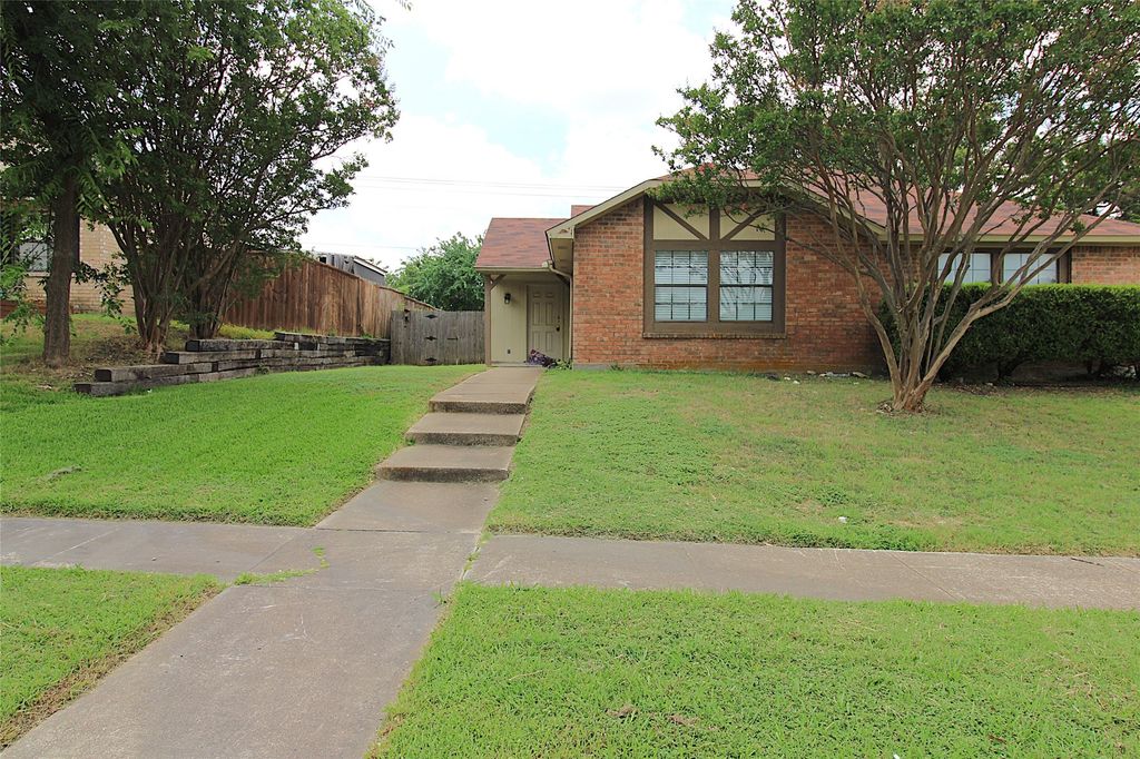 407 Pogue Street, Cedar Hill, TX 75104