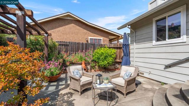1449 W 2nd St, Benicia, CA 94510