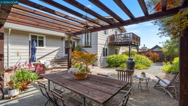 1449 W 2nd St, Benicia, CA 94510