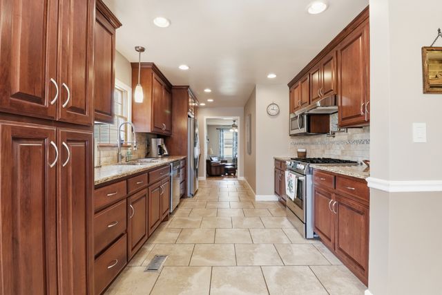 217 Sutton Hill Ct, Smyrna, TN 37167