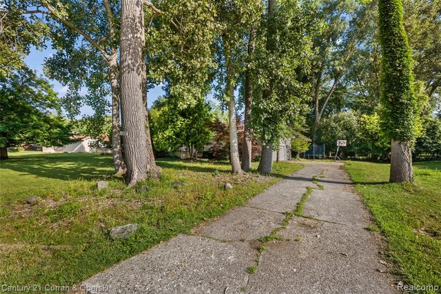 4652 Patrick Road, West Bloomfield, MI 48322