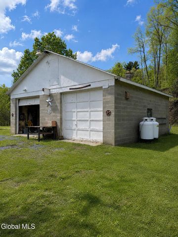 352 Hansen Road, Schaghticoke, NY 12154