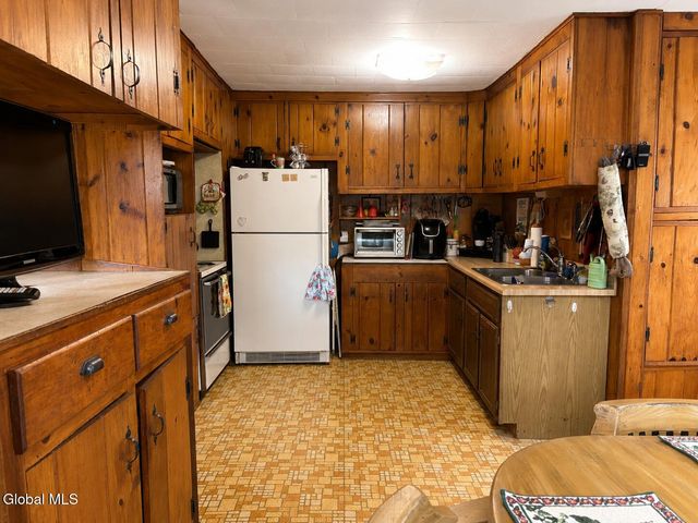 352 Hansen Road, Schaghticoke, NY 12154