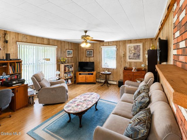 352 Hansen Road, Schaghticoke, NY 12154