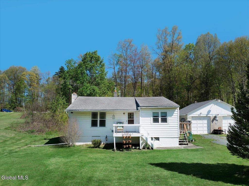 352 Hansen Road, Schaghticoke, NY 12154