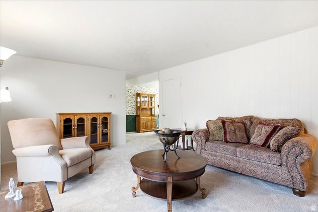 2041 W MANTLE AVE, Taylorsville, UT 84129