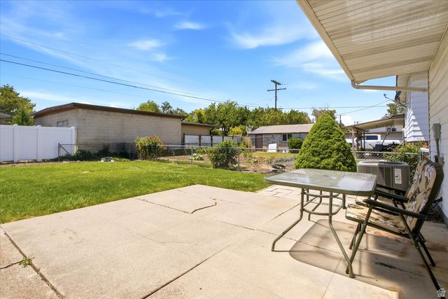2041 W MANTLE AVE, Taylorsville, UT 84129