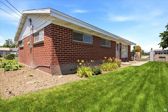 2041 W MANTLE AVE, Taylorsville, UT 84129