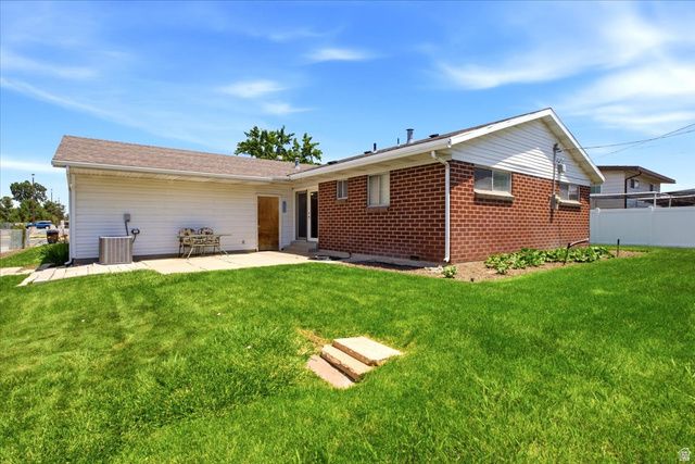2041 W MANTLE AVE, Taylorsville, UT 84129