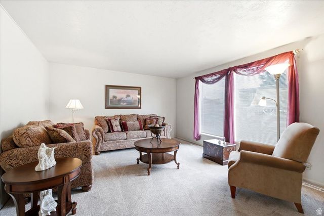2041 W MANTLE AVE, Taylorsville, UT 84129