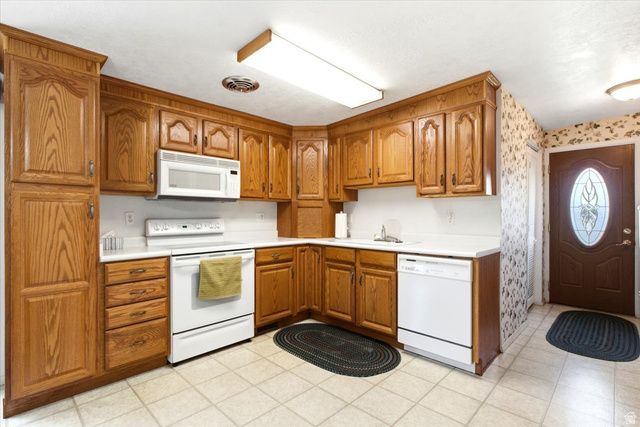 2041 W MANTLE AVE, Taylorsville, UT 84129