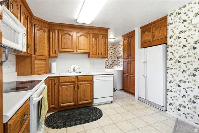 2041 W MANTLE AVE, Taylorsville, UT 84129