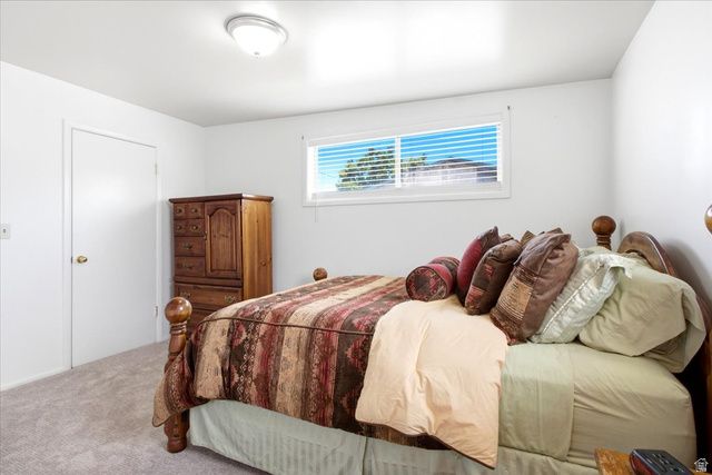 2041 W MANTLE AVE, Taylorsville, UT 84129