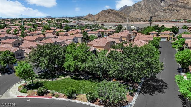 10400 Nutt Creek Avenue, Las Vegas, NV 89129