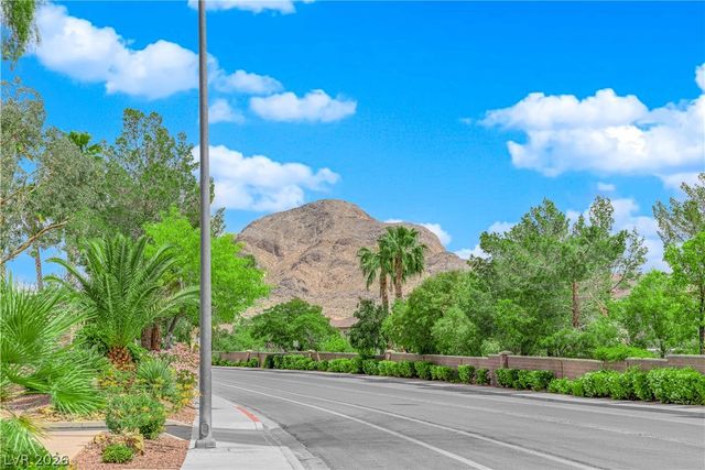 10400 Nutt Creek Avenue, Las Vegas, NV 89129