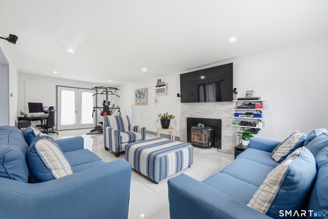 16 Raquel Drive, Danbury, CT 06811