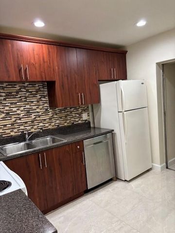 212 NE 9th Ave 1, Deerfield Beach, FL 33441