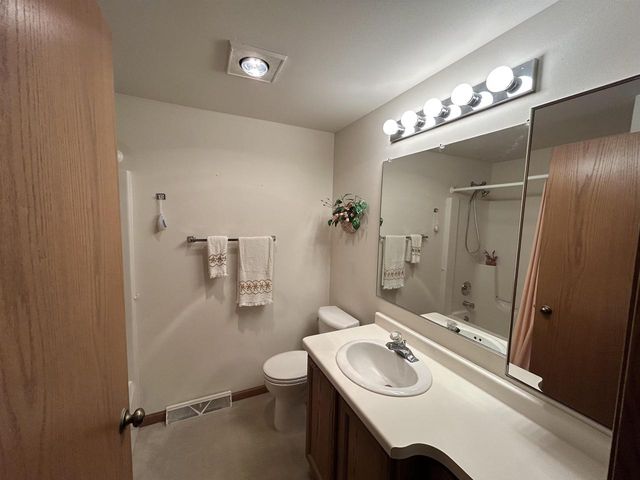 10608 N Hillside Row, Edgerton, WI 53534