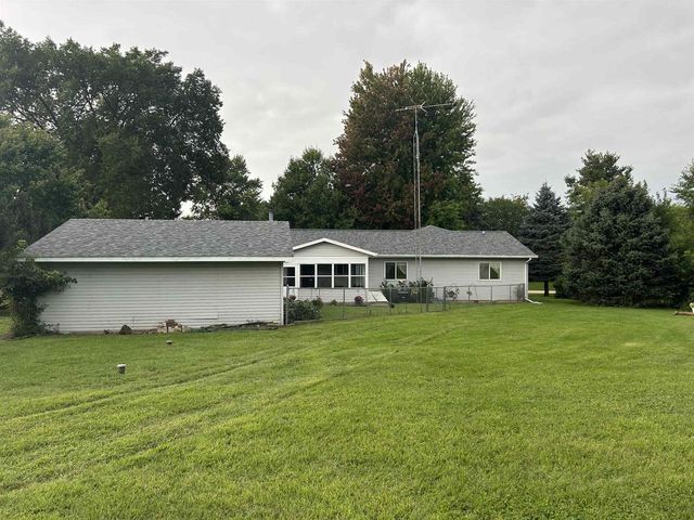 10608 N Hillside Row, Edgerton, WI 53534
