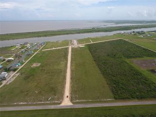 87 Pr 687, Matagorda, TX 77457
