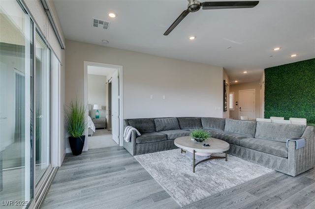 9133 Las Manaitas Avenue 401, Las Vegas, NV 89144