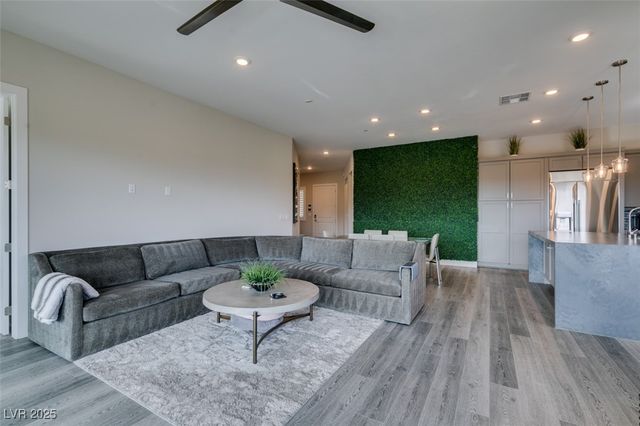 9133 Las Manaitas Avenue 401, Las Vegas, NV 89144