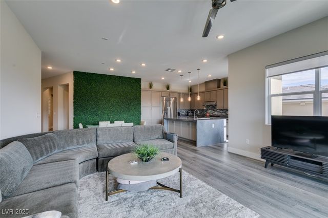 9133 Las Manaitas Avenue 401, Las Vegas, NV 89144