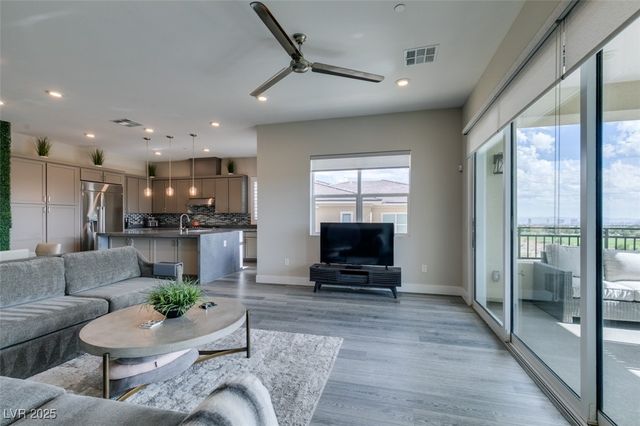 9133 Las Manaitas Avenue 401, Las Vegas, NV 89144