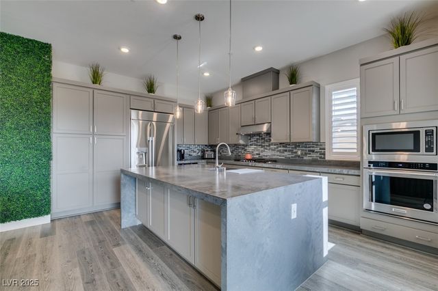 9133 Las Manaitas Avenue 401, Las Vegas, NV 89144