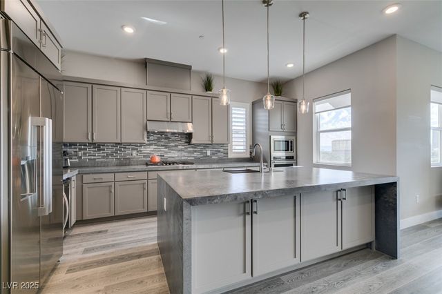 9133 Las Manaitas Avenue 401, Las Vegas, NV 89144