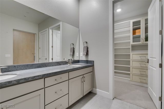 9133 Las Manaitas Avenue 401, Las Vegas, NV 89144