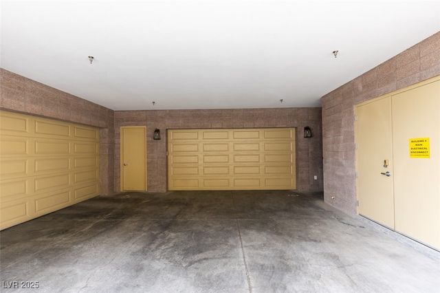 9133 Las Manaitas Avenue 401, Las Vegas, NV 89144