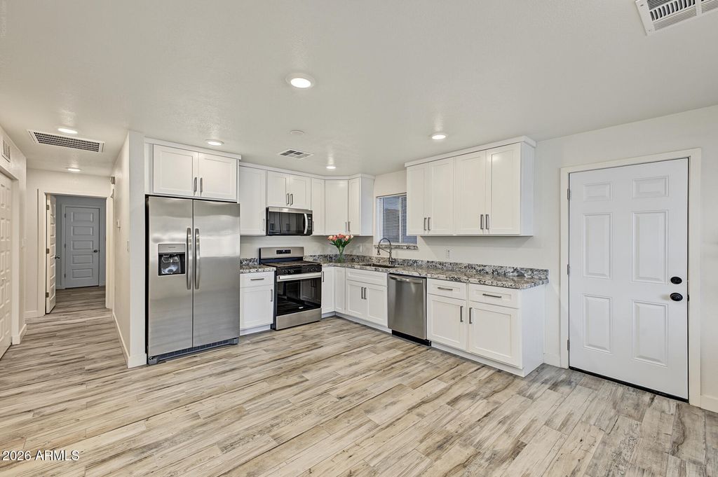 11464 N 24TH Drive, Phoenix, AZ 85029 — photo 4