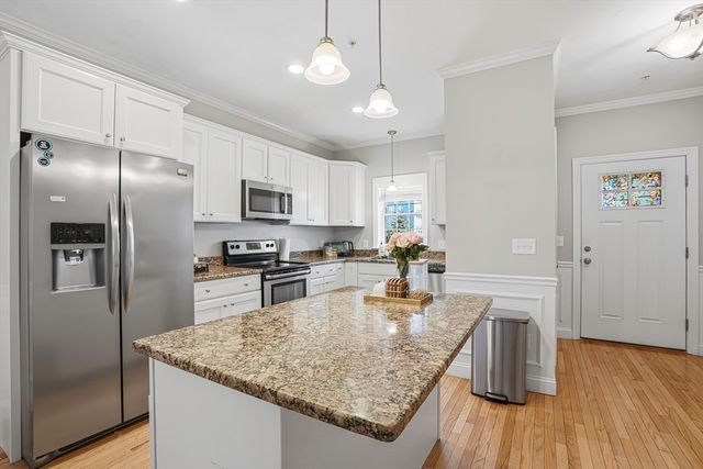 59 Olympia Ave 4, Shrewsbury, MA 01545