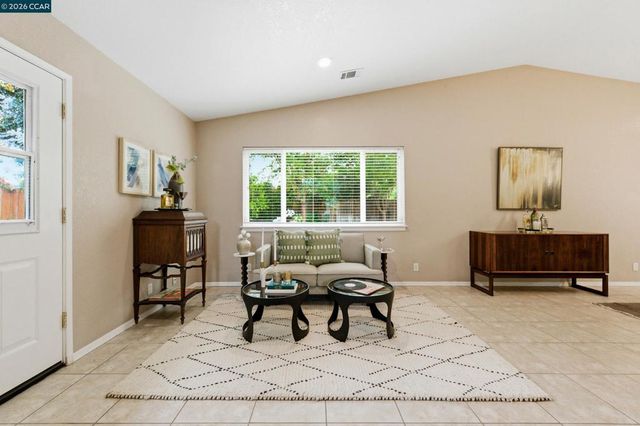 877 Dover Cir, Benicia, CA 94510