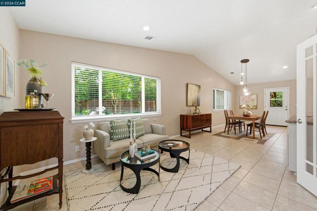 877 Dover Cir, Benicia, CA 94510