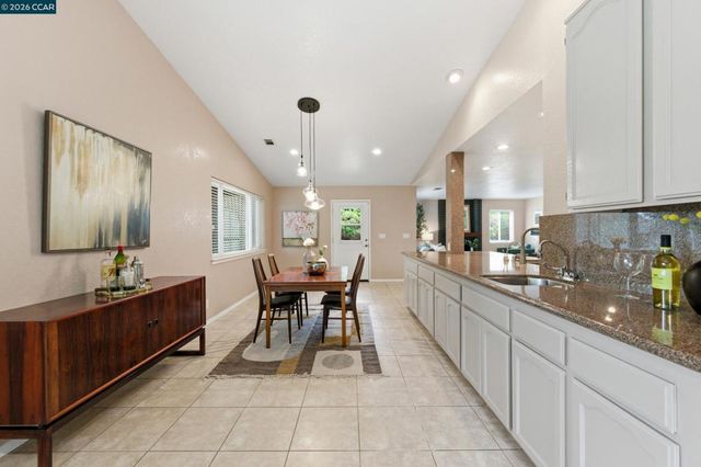 877 Dover Cir, Benicia, CA 94510