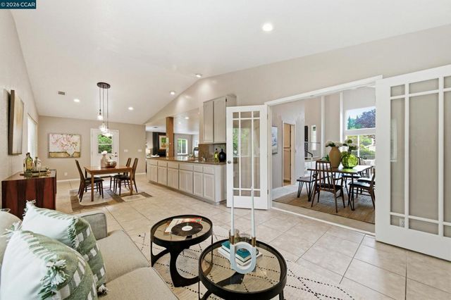 877 Dover Cir, Benicia, CA 94510