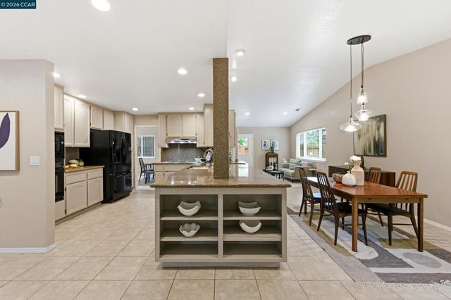 877 Dover Cir, Benicia, CA 94510
