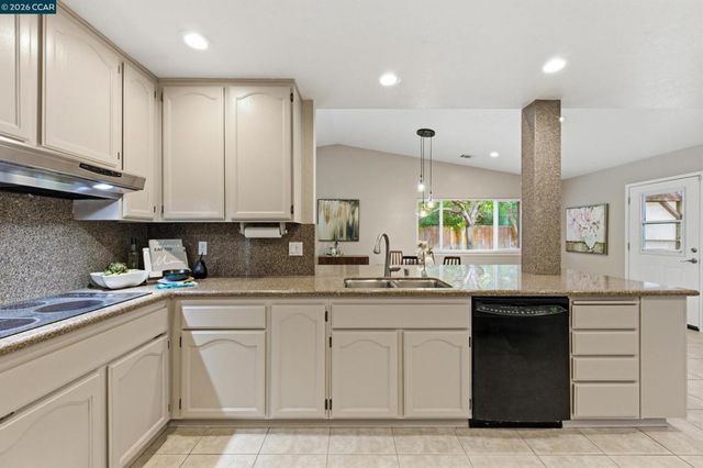 877 Dover Cir, Benicia, CA 94510