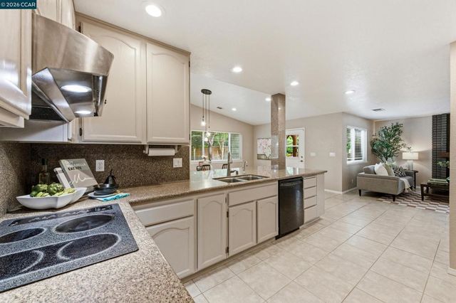 877 Dover Cir, Benicia, CA 94510
