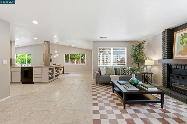 877 Dover Cir, Benicia, CA 94510