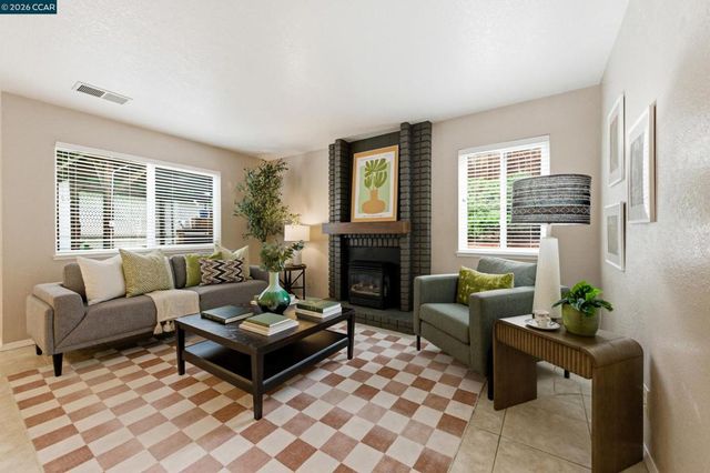 877 Dover Cir, Benicia, CA 94510