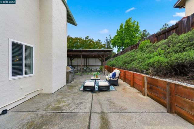 877 Dover Cir, Benicia, CA 94510