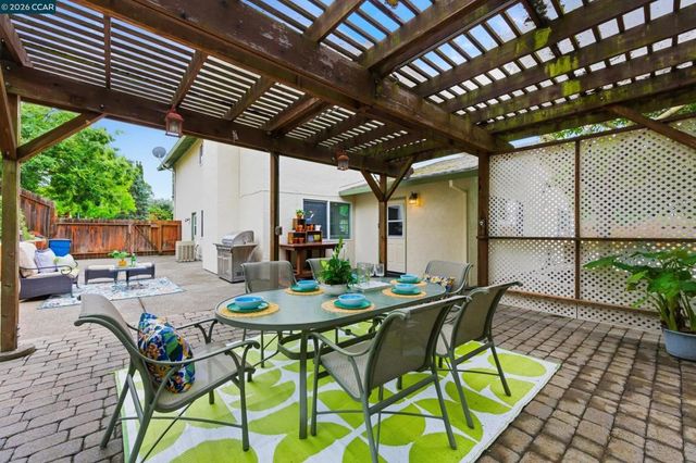 877 Dover Cir, Benicia, CA 94510