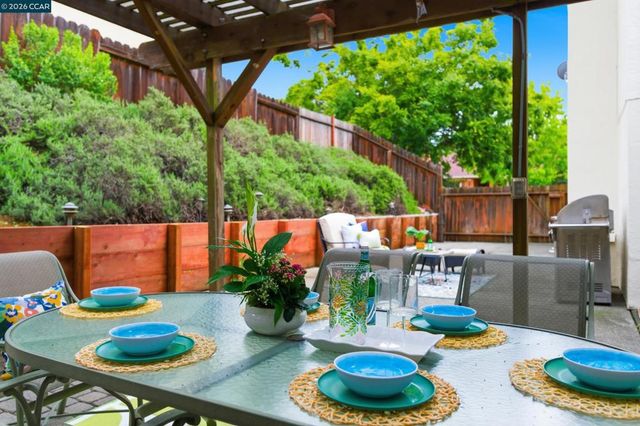 877 Dover Cir, Benicia, CA 94510