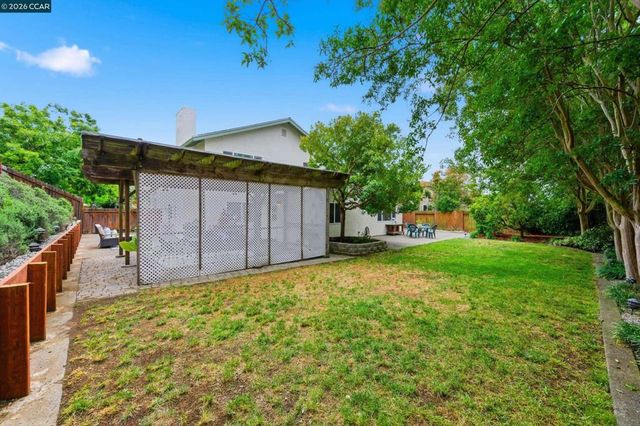 877 Dover Cir, Benicia, CA 94510