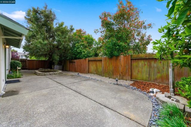 877 Dover Cir, Benicia, CA 94510