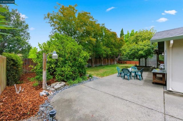 877 Dover Cir, Benicia, CA 94510
